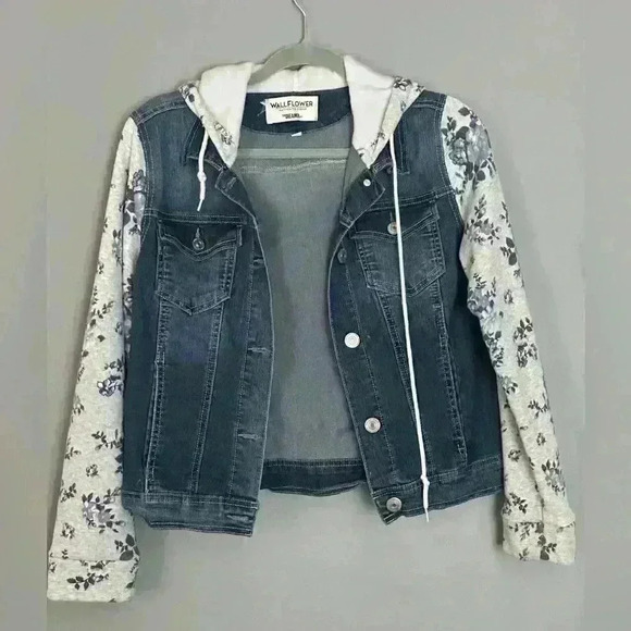 Wallflower Juniors Instastretch Dreamer Hooded Denim Jacket (R5) - Picture 2 of 9